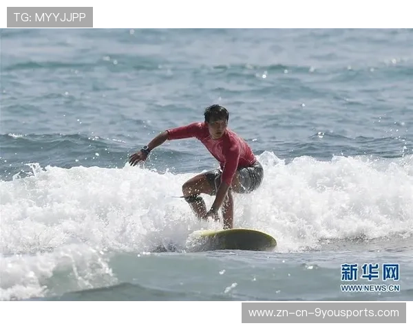 冲浪选手勇闯18米巨浪，秀出极限挑战的荣耀篇章