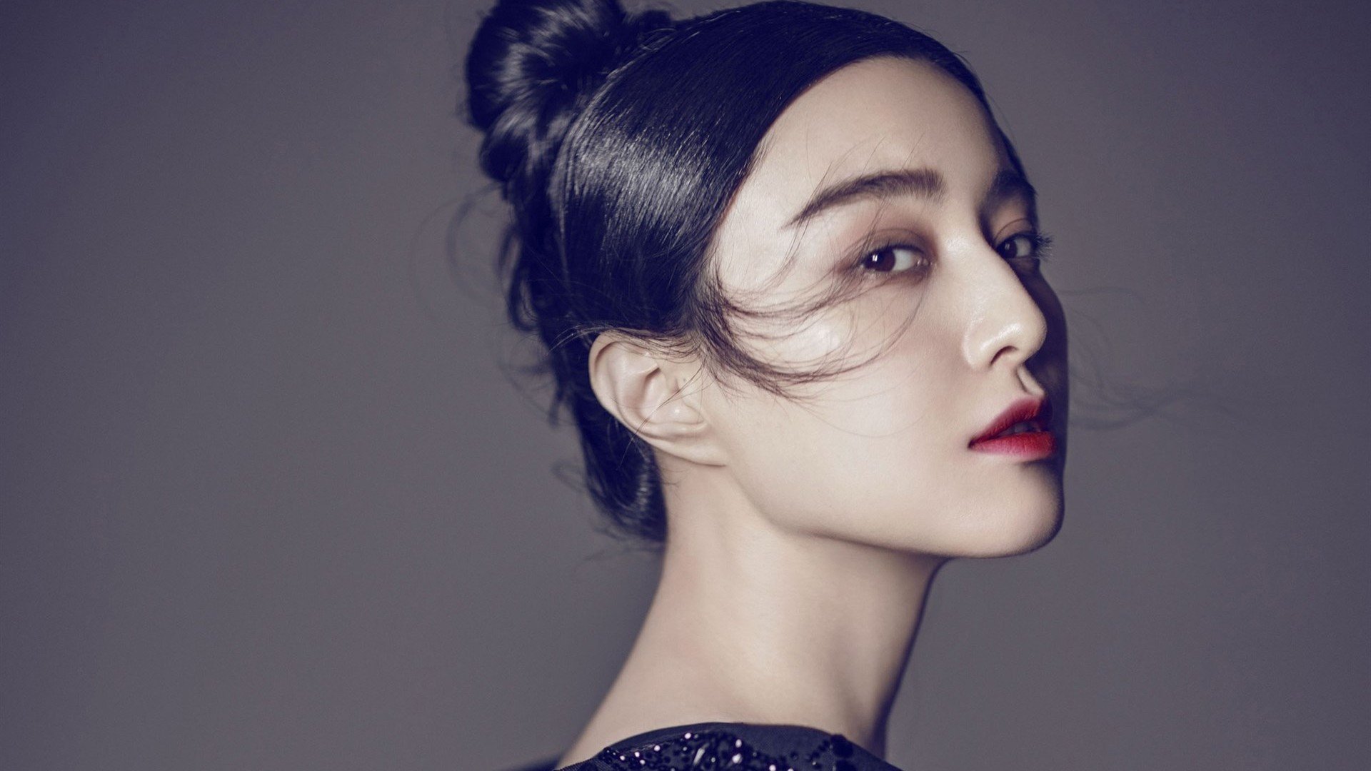 南非女子仰泳新星闪耀赛场，老婆右眼一直跳